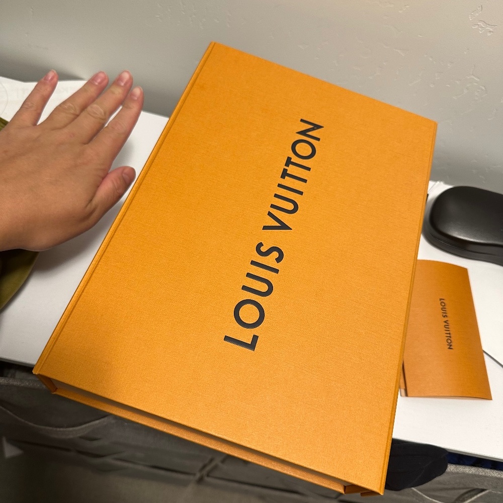 Louis vuitton Scarf gift box and bag